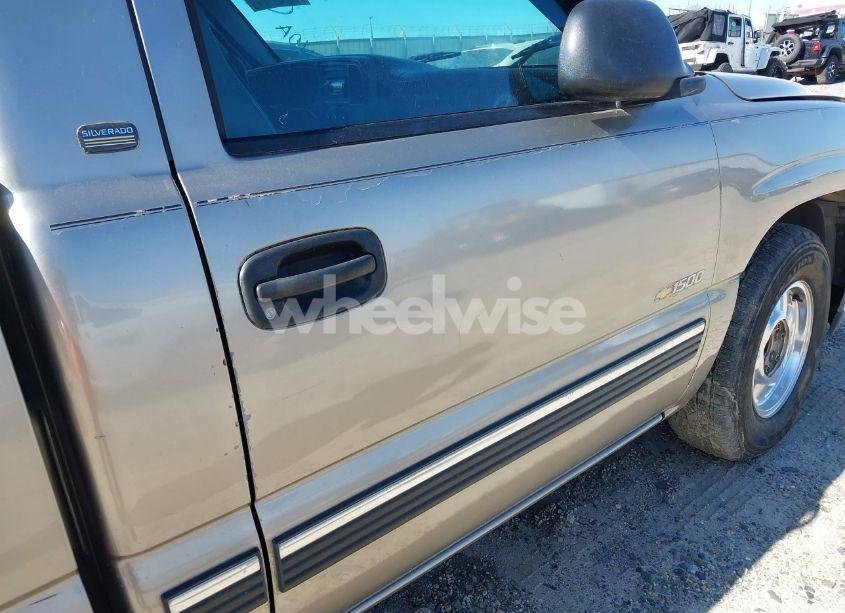 Photo 15 of 1999 Chevrolet Silverado 1500 (VIN 1GCEC14W8XZ104775)