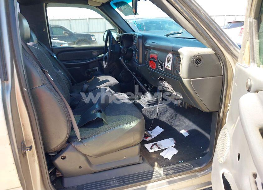 Photo 5 of 1999 Chevrolet Silverado 1500 (VIN 1GCEC14W8XZ104775)