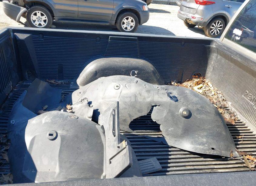 Photo 8 of 1999 Chevrolet Silverado 1500 (VIN 1GCEC14W8XZ104775)