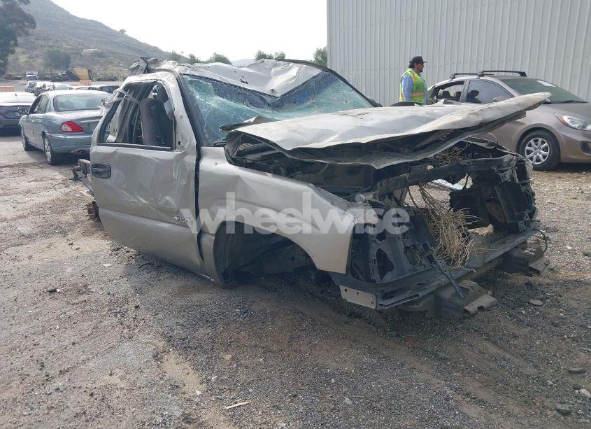 2000 Chevrolet Silverado 1500 LS (VIN 1GCEC14W8YZ131945) main photo