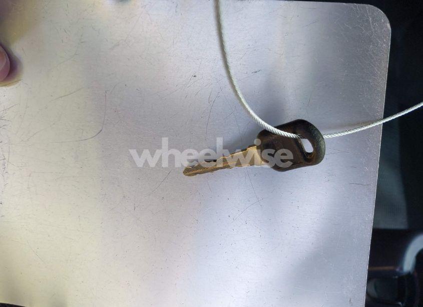 Photo 11 of 2001 Chevrolet Silverado 1500 (VIN 1GCEC14WX1Z185351)