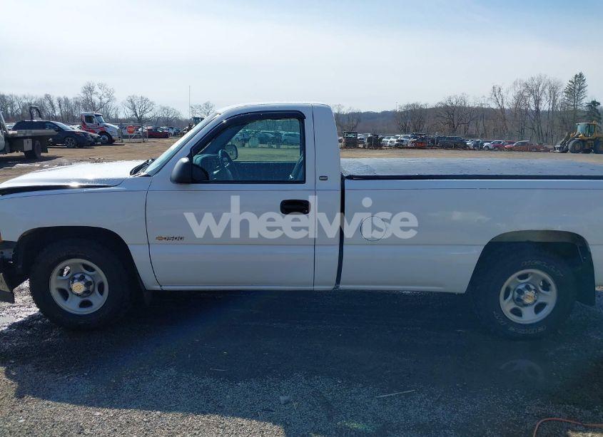 Photo 14 of 2001 Chevrolet Silverado 1500 (VIN 1GCEC14WX1Z185351)