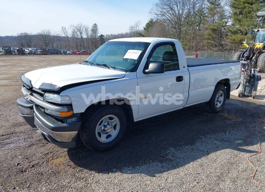 Photo 2 of 2001 Chevrolet Silverado 1500 (VIN 1GCEC14WX1Z185351)
