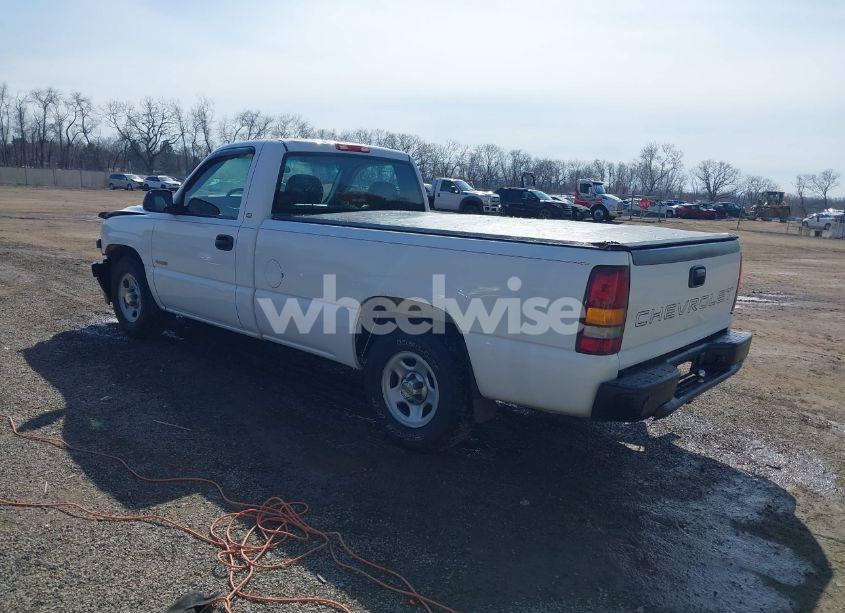 Photo 3 of 2001 Chevrolet Silverado 1500 (VIN 1GCEC14WX1Z185351)