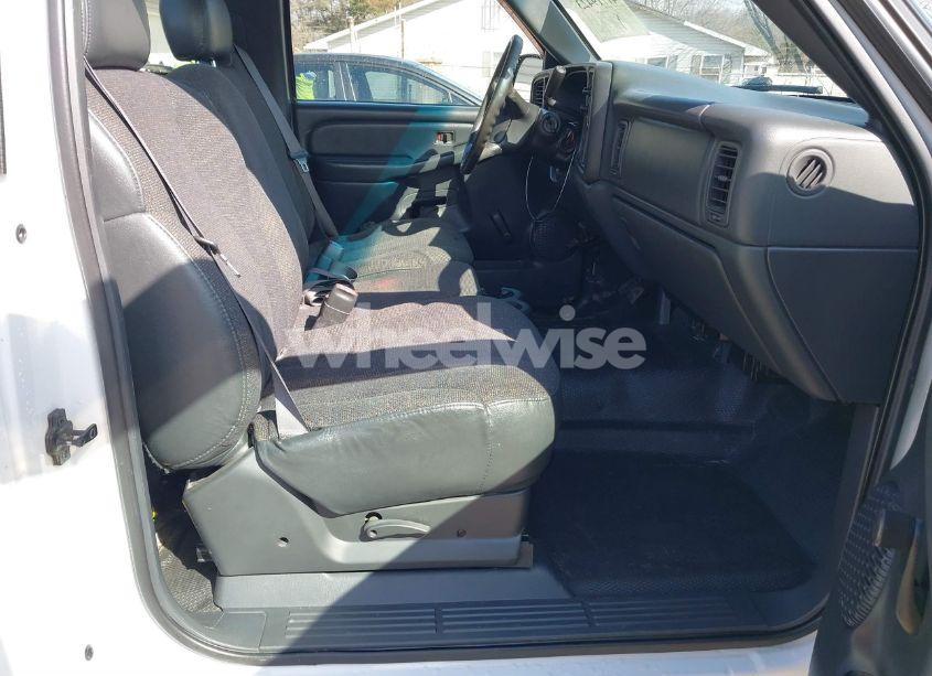 Photo 5 of 2001 Chevrolet Silverado 1500 (VIN 1GCEC14WX1Z185351)