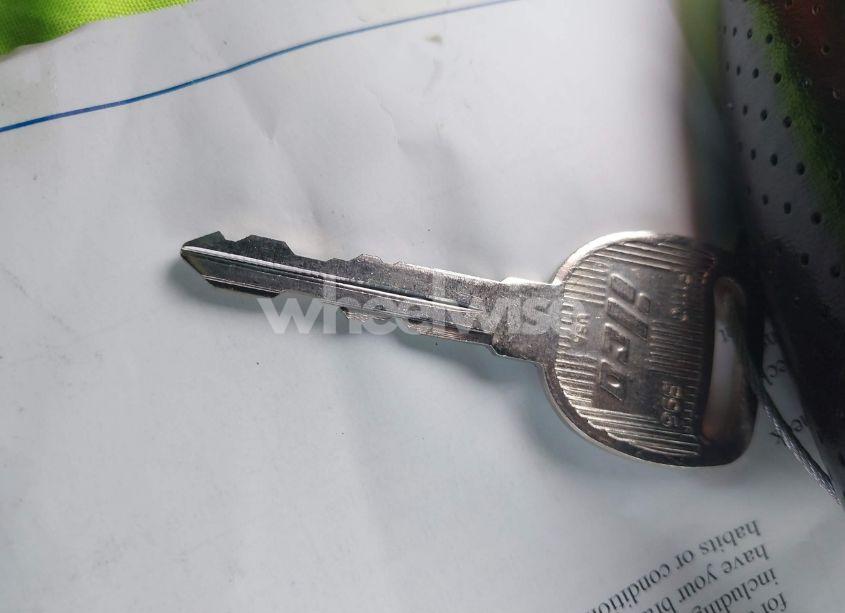 Photo 11 of 2002 Chevrolet Silverado 1500 (VIN 1GCEC14WX2Z161147)