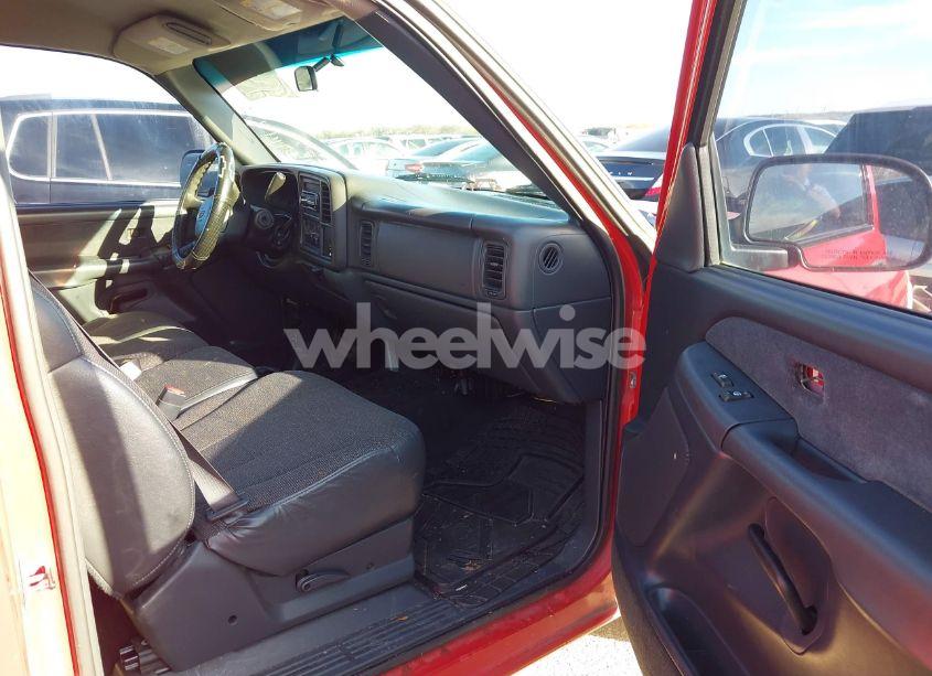 Photo 5 of 2002 Chevrolet Silverado 1500 (VIN 1GCEC14WX2Z161147)