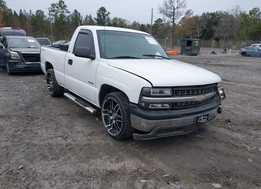 2002 Chevrolet Silverado 1500 (VIN 1GCEC14WX2Z192768) main photo