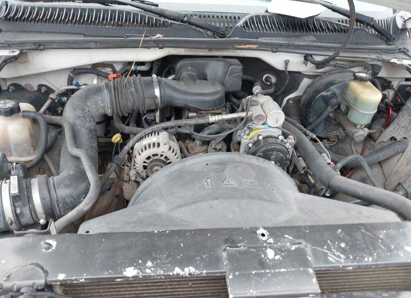 Photo 10 of 2002 Chevrolet Silverado 1500 (VIN 1GCEC14WX2Z192768)