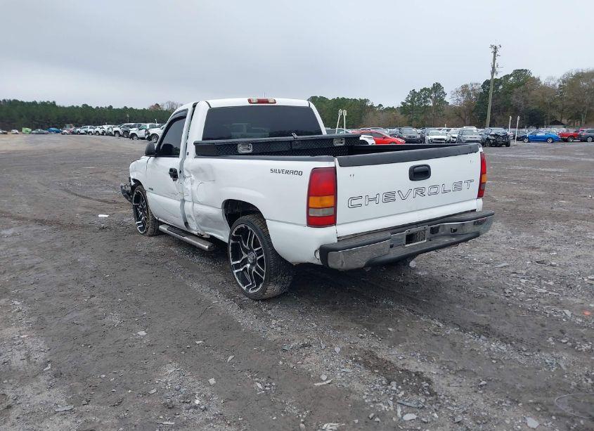 Photo 3 of 2002 Chevrolet Silverado 1500 (VIN 1GCEC14WX2Z192768)