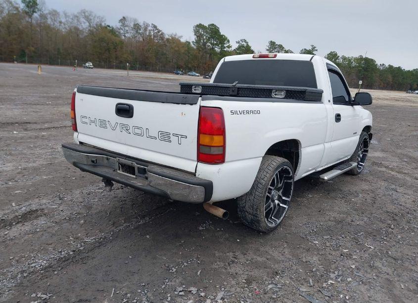 Photo 4 of 2002 Chevrolet Silverado 1500 (VIN 1GCEC14WX2Z192768)