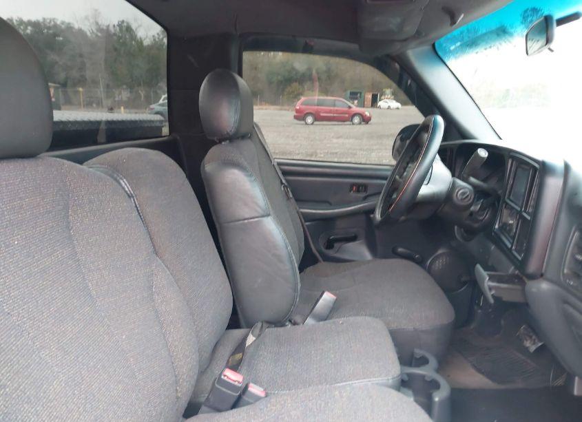 Photo 5 of 2002 Chevrolet Silverado 1500 (VIN 1GCEC14WX2Z192768)