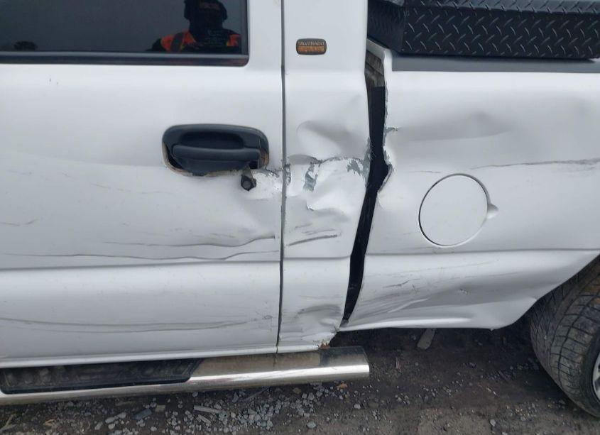 Photo 6 of 2002 Chevrolet Silverado 1500 (VIN 1GCEC14WX2Z192768)