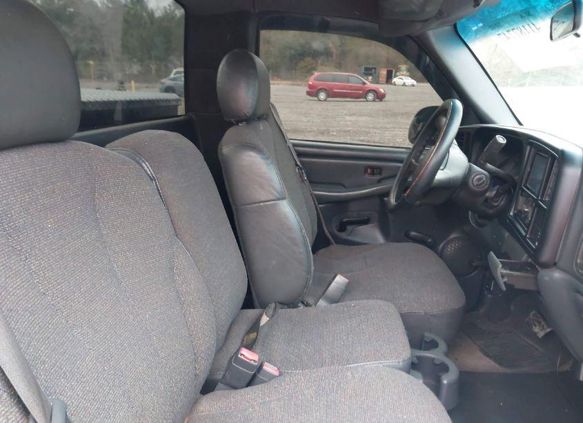 Photo 8 of 2002 Chevrolet Silverado 1500 (VIN 1GCEC14WX2Z192768)