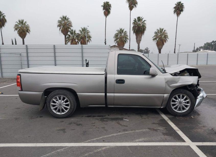 Photo 13 of 2000 Chevrolet Silverado 1500 (VIN 1GCEC14WXYZ217600)