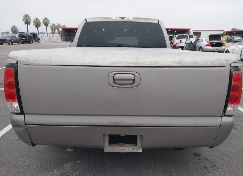 Photo 16 of 2000 Chevrolet Silverado 1500 (VIN 1GCEC14WXYZ217600)