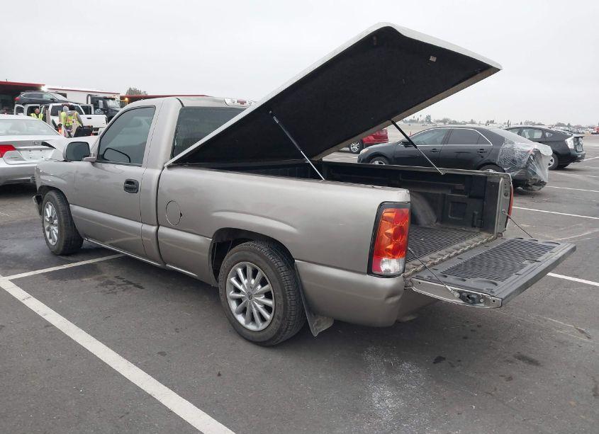 Photo 3 of 2000 Chevrolet Silverado 1500 (VIN 1GCEC14WXYZ217600)