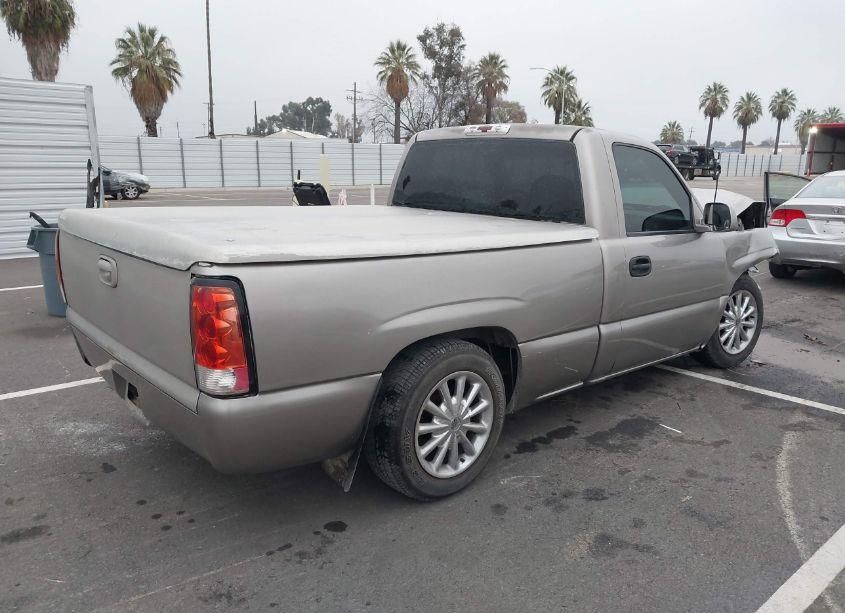 Photo 4 of 2000 Chevrolet Silverado 1500 (VIN 1GCEC14WXYZ217600)