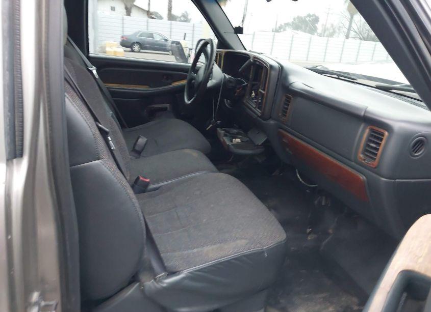 Photo 5 of 2000 Chevrolet Silverado 1500 (VIN 1GCEC14WXYZ217600)