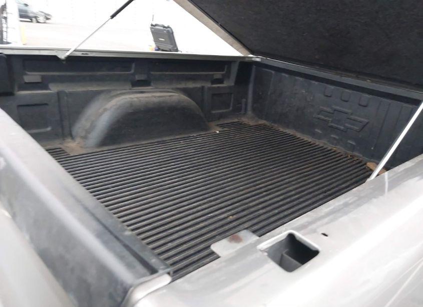 Photo 8 of 2000 Chevrolet Silverado 1500 (VIN 1GCEC14WXYZ217600)