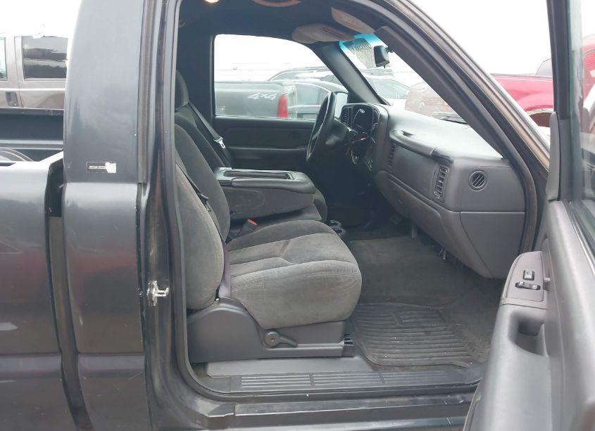 Photo 8 of 2004 Chevrolet Silverado 1500 (VIN 1GCEC14X04Z256683)