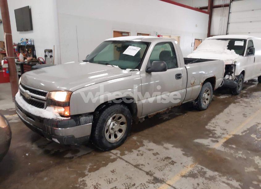 Photo 2 of 2007 Chevrolet Silverado 1500 CLASSIC WORK TRUCK (VIN 1GCEC14X07Z184761)