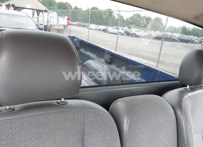 Photo 8 of 2003 Chevrolet Silverado 1500 (VIN 1GCEC14X63Z182085)