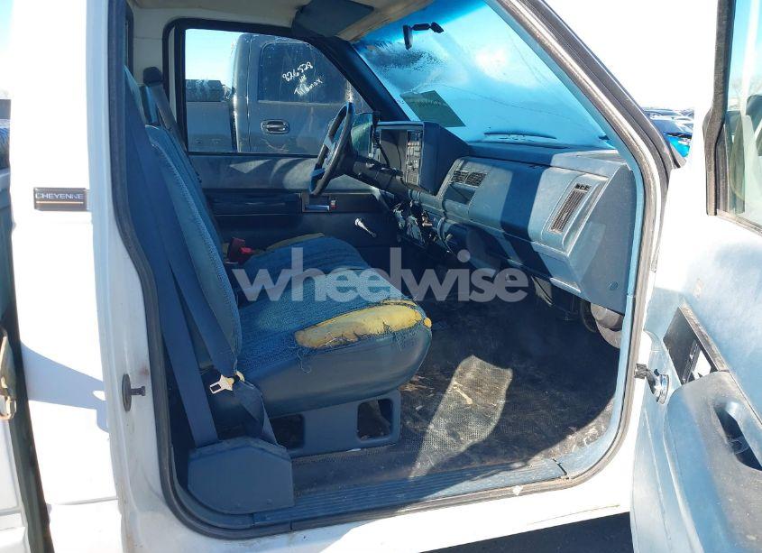 Photo 5 of 1993 Chevrolet Gmt-400 C1500 (VIN 1GCEC14Z0PE115075)