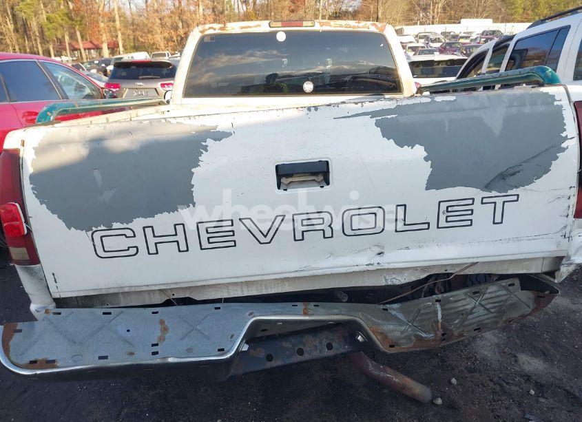 Photo 6 of 1995 Chevrolet Gmt-400 C1500 (VIN 1GCEC14Z2SZ195724)