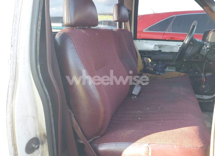 Photo 8 of 1995 Chevrolet Gmt-400 C1500 (VIN 1GCEC14Z2SZ195724)