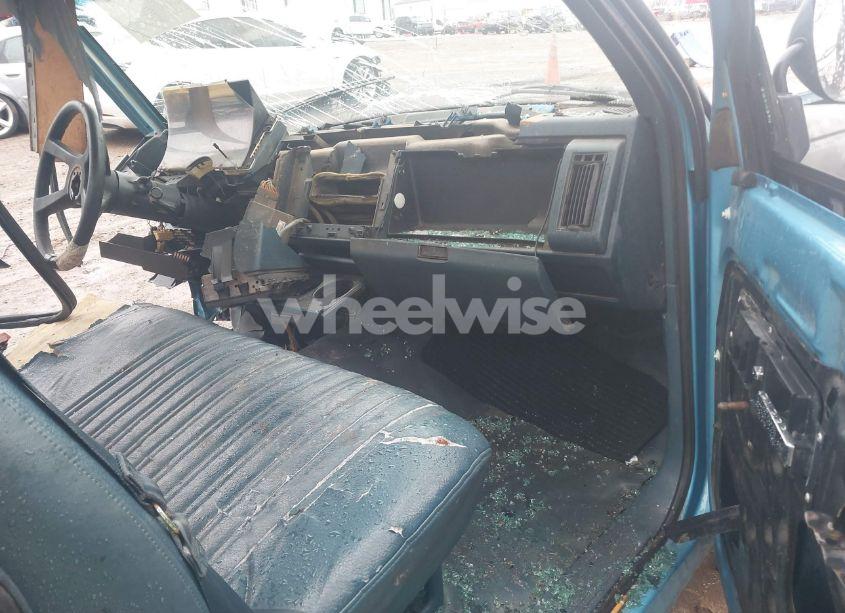 Photo 5 of 1994 Chevrolet Gmt-400 C1500 (VIN 1GCEC14Z7RZ243583)