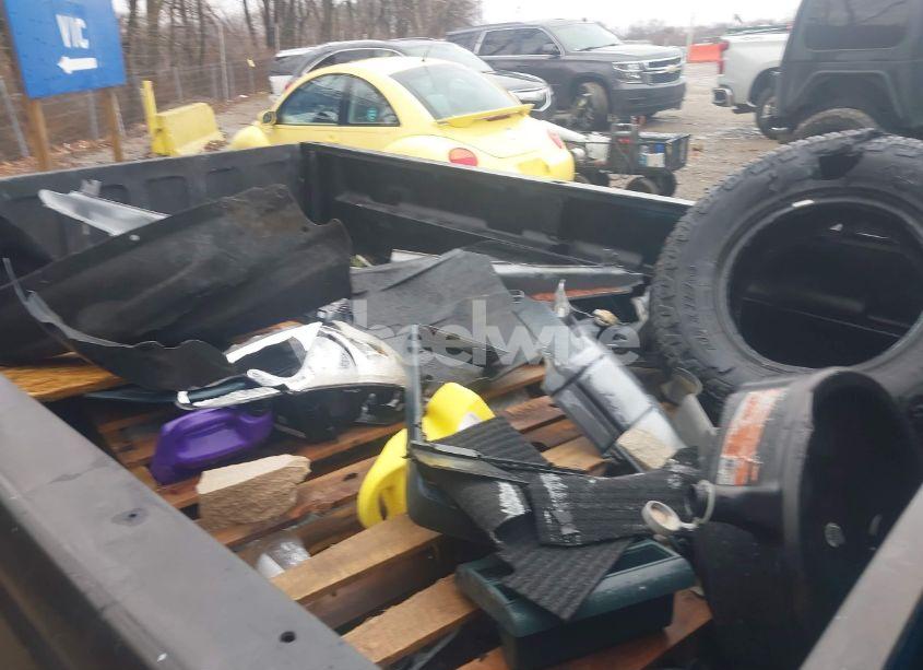 Photo 8 of 1994 Chevrolet Gmt-400 C1500 (VIN 1GCEC14Z7RZ243583)