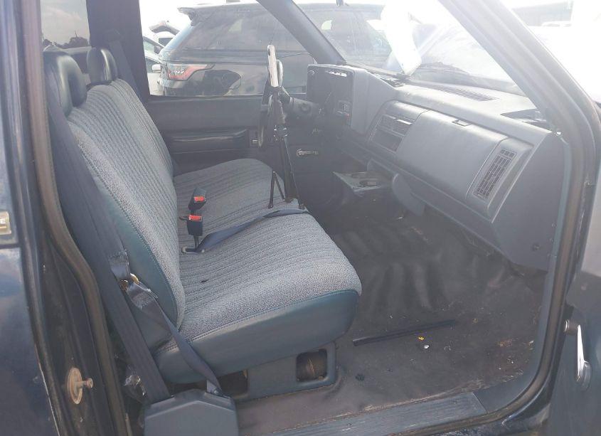 Photo 5 of 1993 Chevrolet Gmt-400 C1500 (VIN 1GCEC14Z8PZ256968)