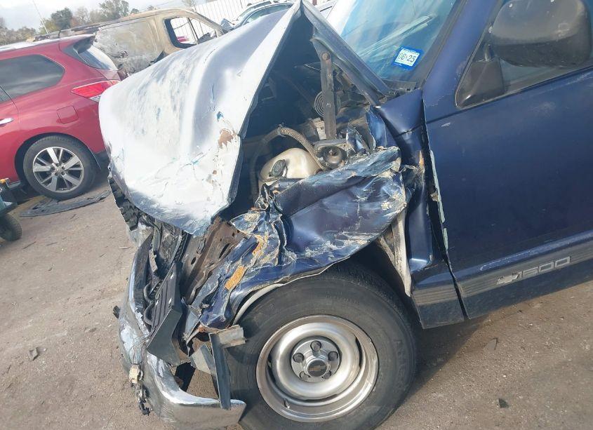 Photo 6 of 1993 Chevrolet Gmt-400 C1500 (VIN 1GCEC14Z8PZ256968)