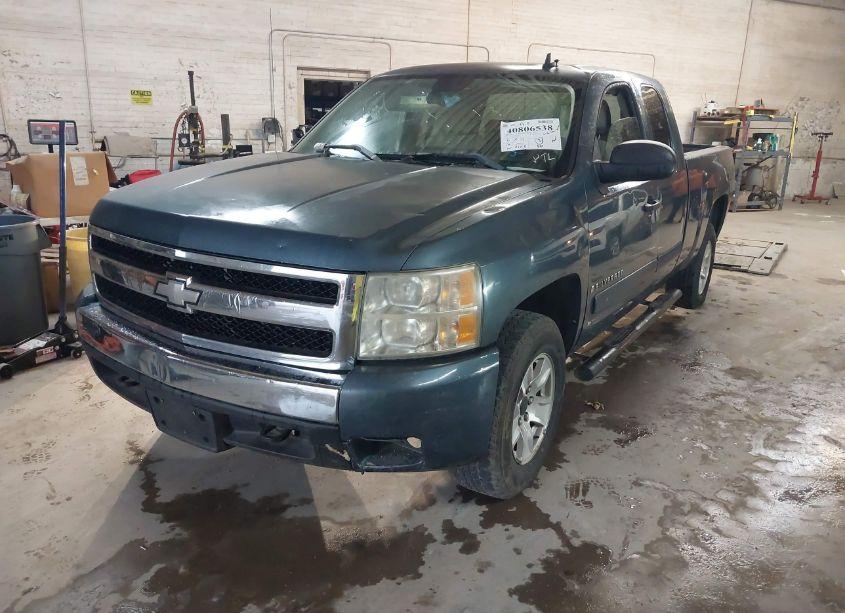 Photo 2 of 2007 Chevrolet Silverado 1500 LT1 (VIN 1GCEC19007Z562590)