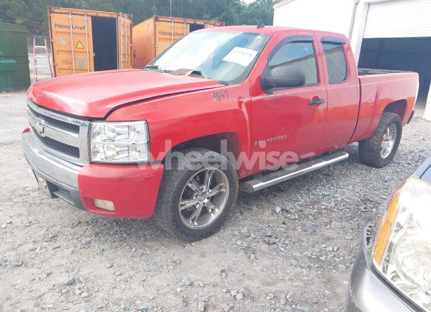Photo 2 of 2007 Chevrolet Silverado 1500 LT1 (VIN 1GCEC19027Z502990)