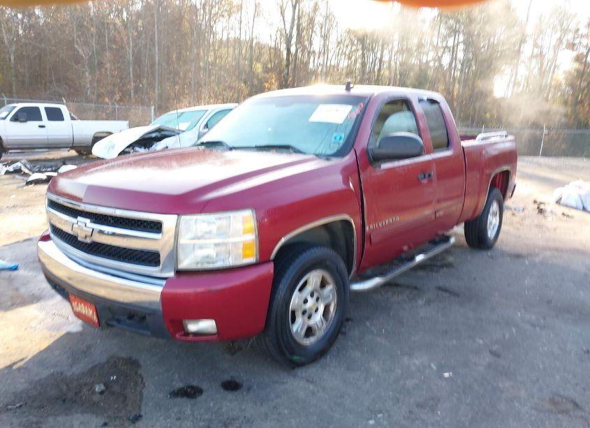 Photo 2 of 2007 Chevrolet Silverado 1500 LT1 (VIN 1GCEC19027Z570156)