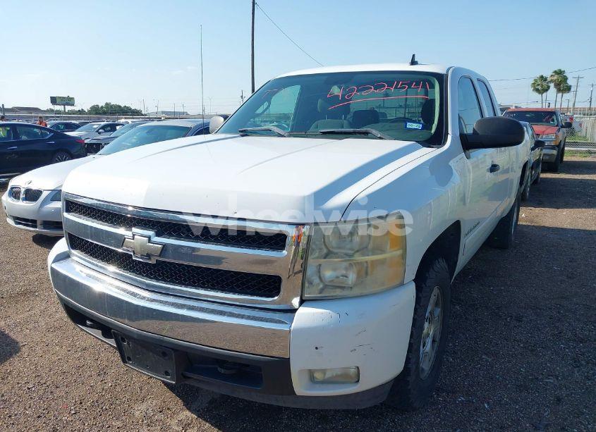 Photo 2 of 2008 Chevrolet Silverado 1500 LT1 (VIN 1GCEC19038Z290201)