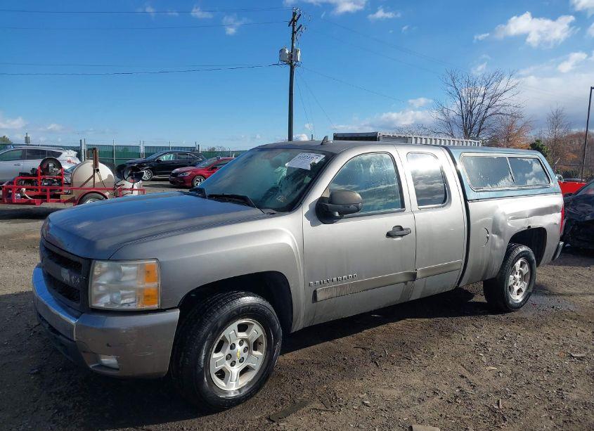 Photo 2 of 2007 Chevrolet Silverado 1500 LT1 (VIN 1GCEC19047Z519791)