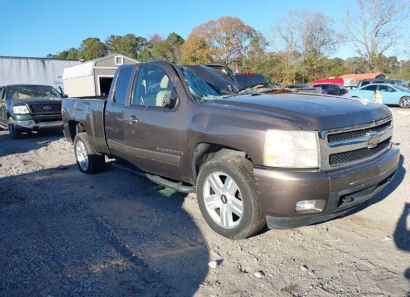 2007 Chevrolet Silverado 1500 LTZ (VIN 1GCEC19057Z562102) main photo