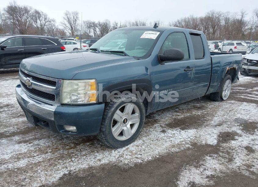 Photo 2 of 2008 Chevrolet Silverado 1500 LT1 (VIN 1GCEC190X8Z310072)