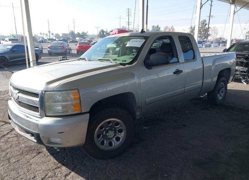 Photo 2 of 2007 Chevrolet Silverado 1500 LT1 (VIN 1GCEC19C17Z500853)