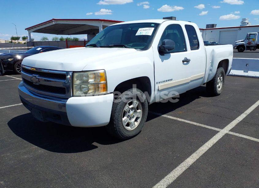Photo 2 of 2007 Chevrolet Silverado 1500 LT1 (VIN 1GCEC19CX7Z566138)