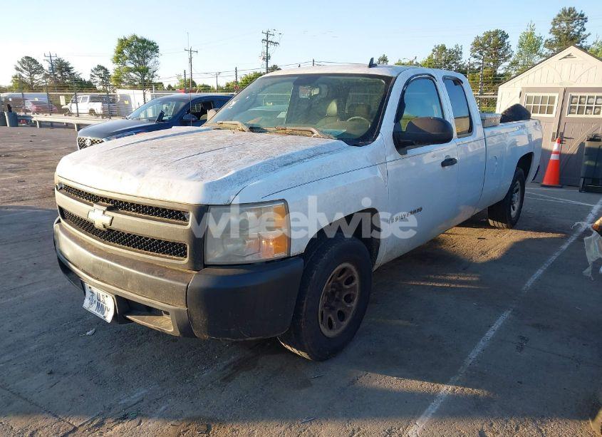 Photo 2 of 2007 Chevrolet Silverado 1500 WORK TRUCK (VIN 1GCEC19J07E552769)