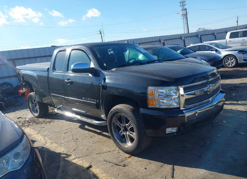 2007 Chevrolet Silverado 1500 LTZ (VIN 1GCEC19J07E571581) main photo