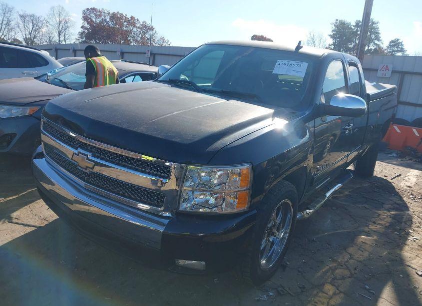 Photo 2 of 2007 Chevrolet Silverado 1500 LTZ (VIN 1GCEC19J07E571581)
