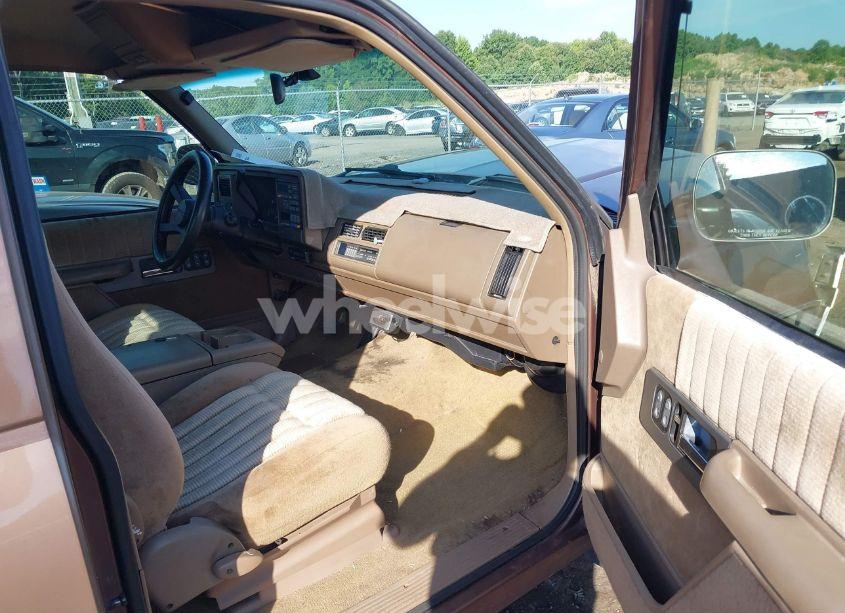 Photo 5 of 1994 Chevrolet Gmt-400 C1500 (VIN 1GCEC19K5RE230530)