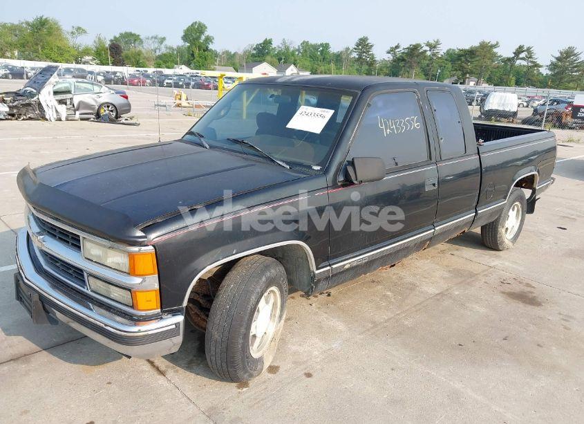 Photo 2 of 1996 Chevrolet Gmt-400 C1500 (VIN 1GCEC19M1TE140168)