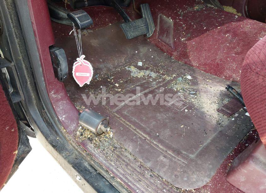 Photo 6 of 1996 Chevrolet Gmt-400 C1500 (VIN 1GCEC19M1TE140168)