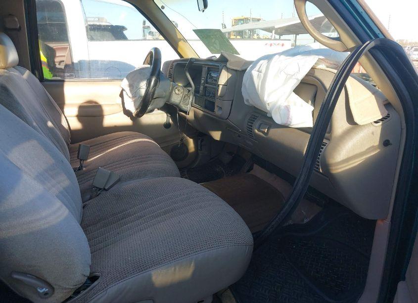 Photo 5 of 1998 Chevrolet C1500 FLEETSIDE (VIN 1GCEC19M3WE152004)